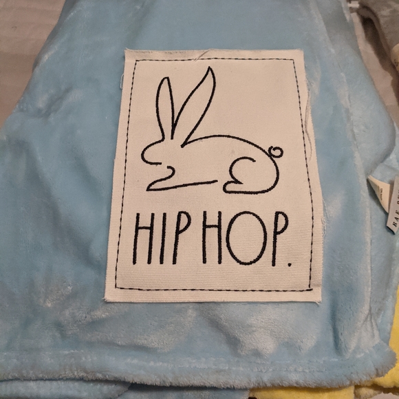 Rae dunn throw - Picture 2 of 2